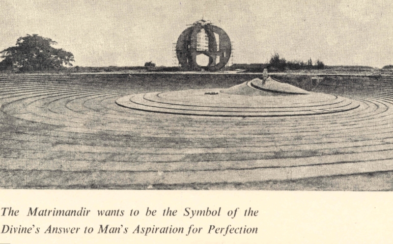 05-24 - Auroville - Matrimandir et urne